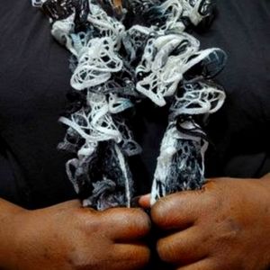 Black and white sachets ruffle scarf